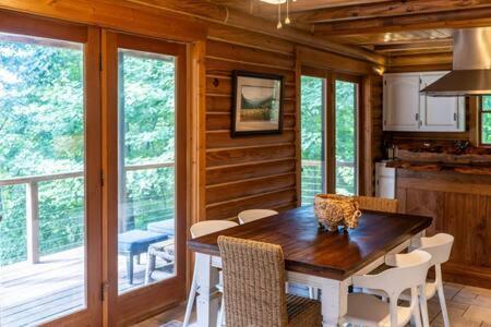 Cozy 2 Bedroom Cabin Nestled In Wooded Hideaway Monterey Exteriér fotografie