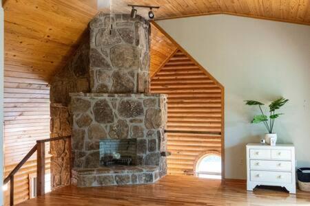 Cozy 2 Bedroom Cabin Nestled In Wooded Hideaway Monterey Exteriér fotografie