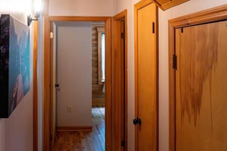 Cozy 2 Bedroom Cabin Nestled In Wooded Hideaway Monterey Exteriér fotografie